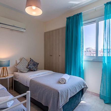 Sunny 2-Br Apartment In Mackenzie Larnaca Exterior foto